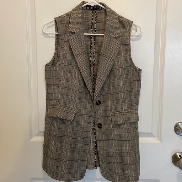 Forever 21 Jackets & Blazers - Forever21 Sleeveless Blazer
